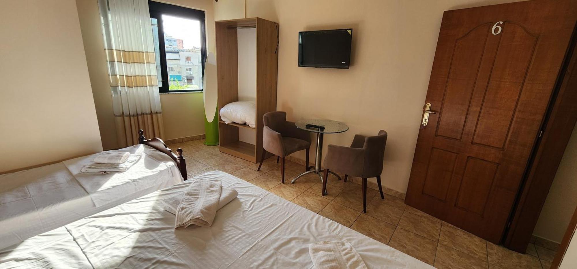 Hotel La Villa Tirana Exterior foto