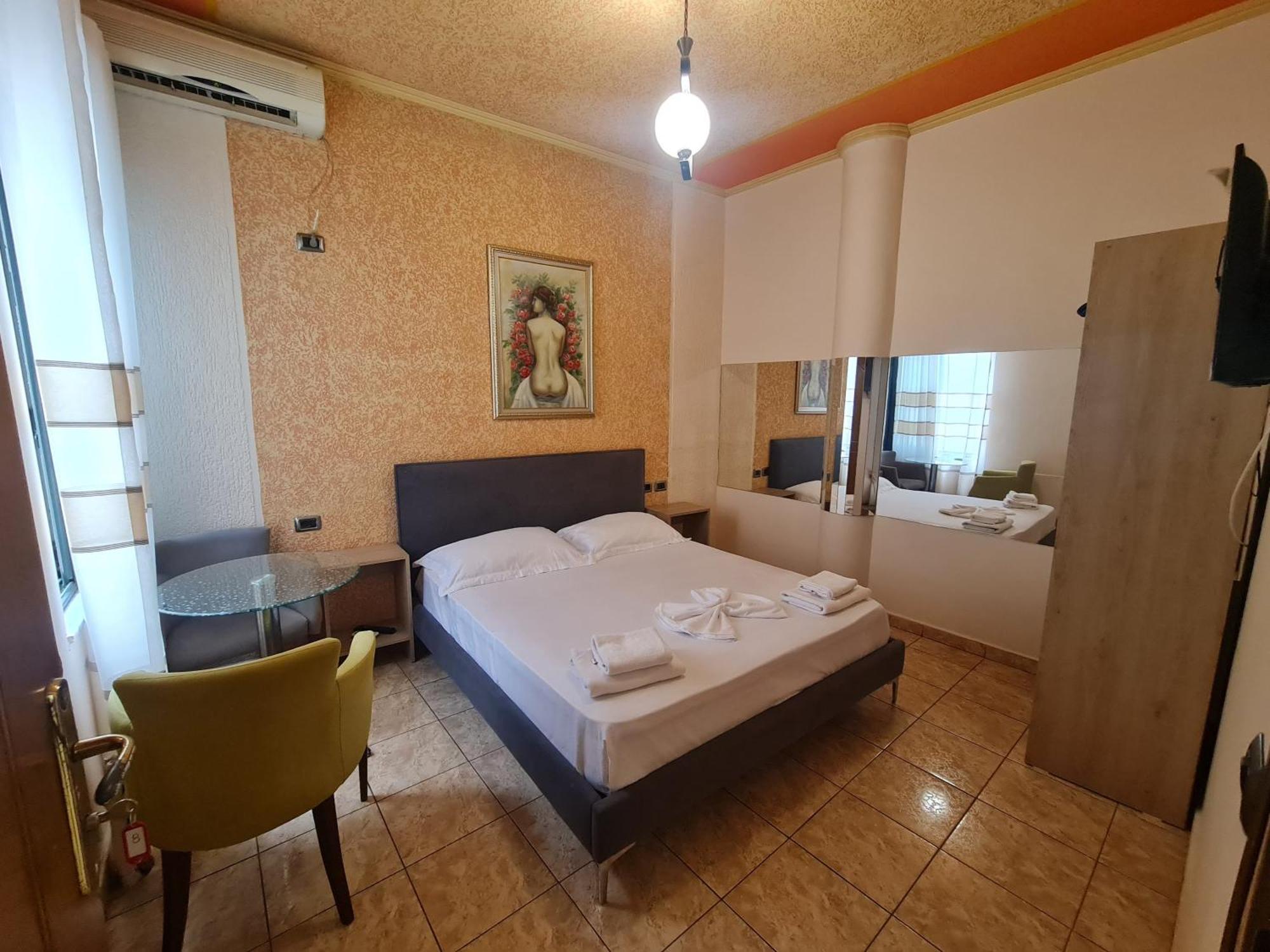 Hotel La Villa Tirana Exterior foto